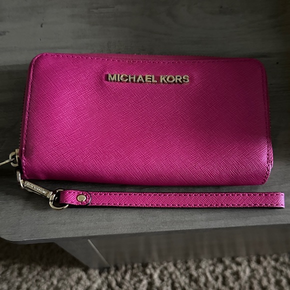 Hot Pink Michael Kors Jet Set Wallet - Picture 1 of 3